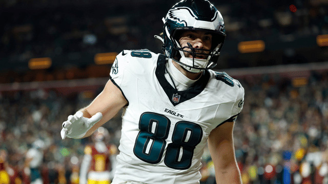 Eagles Re-Sign TE Dallas Goedert on One-Year Deal