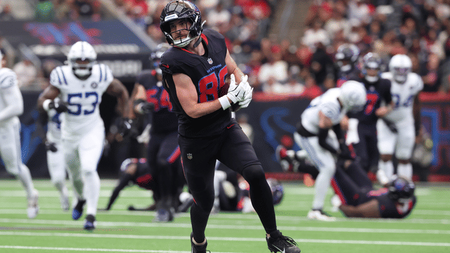 Texans Lose Dalton Schultz to Calf Injury vs. Patriots