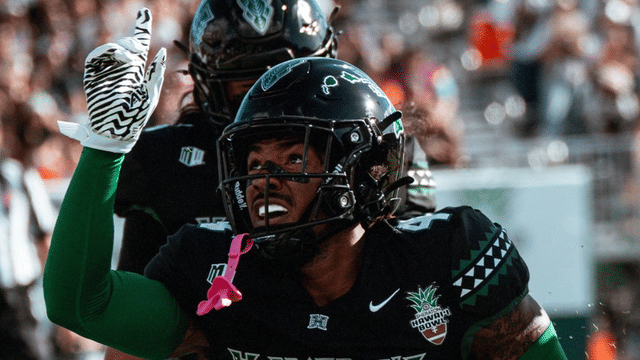 Drew Weaver Delivers TD in Final Seconds as Hawaii Stuns Cal in Hawaii Bowl
