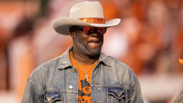 “We Don’t Care Who Plays”: Texas Icon Vince Young Brushes Off OU QB Uncertainty