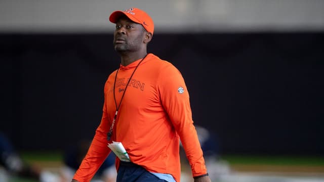 Alabama Expected to Hire Derrick Nix as Receivers Coach