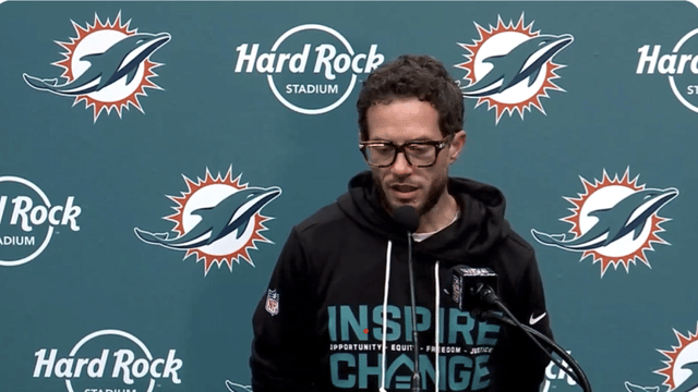 Mike McDaniel Calls Quinn Ewers ‘Very, Very Smart’ After Dolphins' Win vs Tampa