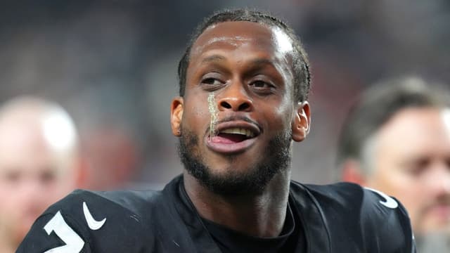 Geno Smith Apologizes After Viral Gesture as Raiders’ 2–9 Spiral Deepen