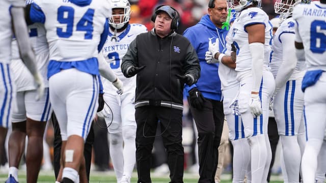 Kentucky Officials Weigh Mark Stoops’ Future Ahead of Signing Day