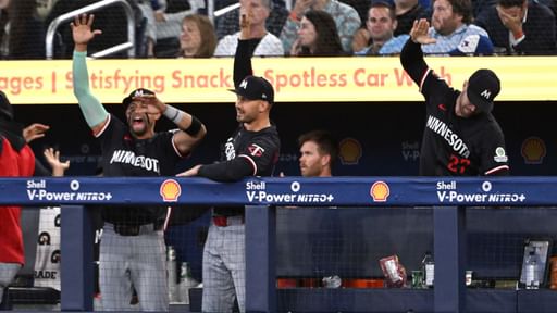 Twins Leave Jays Fans With Sour Stomachs on Hot Dog Record Night