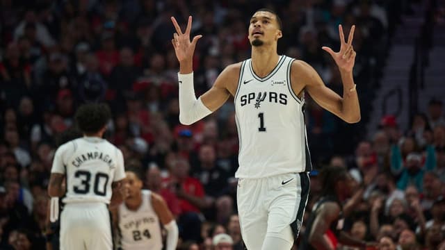 Spurs Beat Wolves 133-95 In Game 2