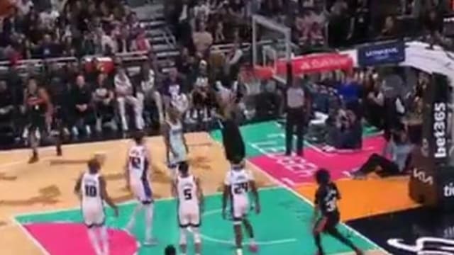 Victor Wembanyama Completes Unbelievable Double-Clutch Dunk vs. Kings