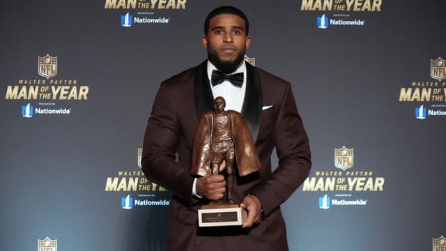 Walter Payton Award: Bobby Wagner Beats Travis Kelce to Win Prestigious Feat