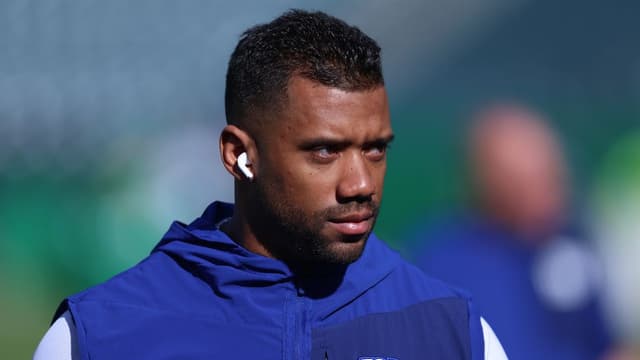 Ex-Seahawks QB Calls Russell Wilson’s Thanksgiving “Weird” After Intimate Dinner Invite
