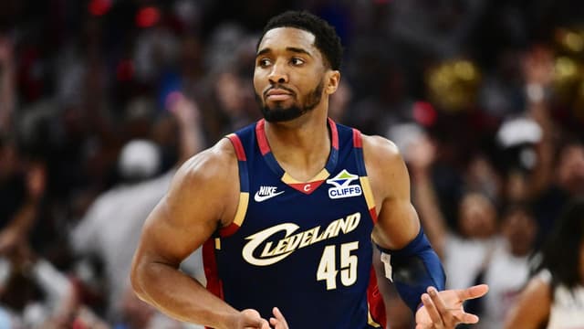 Donovan Mitchell Guides Cavs Past Pistons in Game 3