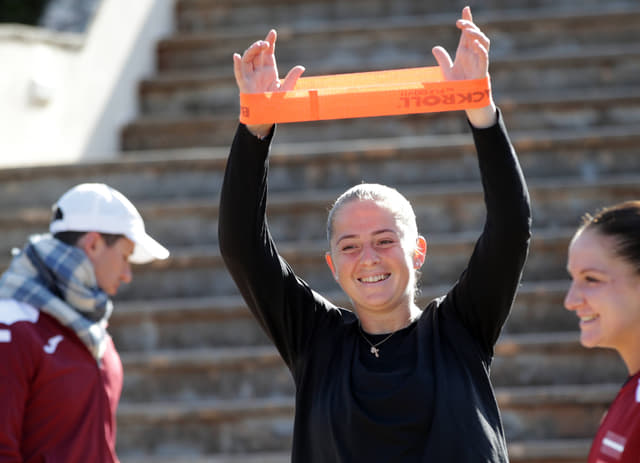 Jelena Ostapenko Flexes New Porsche While Selling €5 Storage Boxes