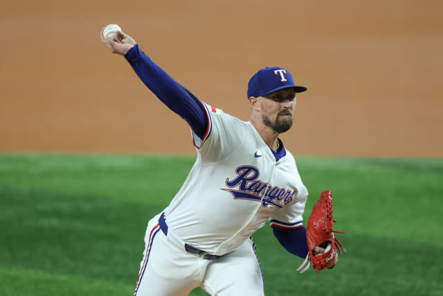 Guardians Re-Sign Shawn Armstrong After Rangers Breakout