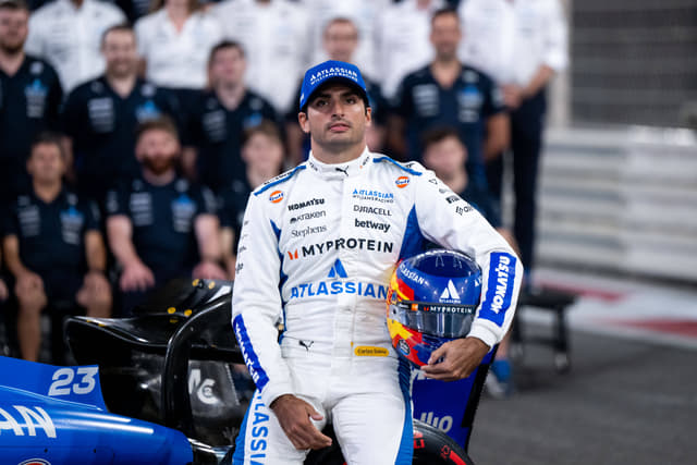 Guenther Steiner Tips Carlos Sainz as Fernando Alonso’s Aston Martin Successor