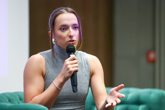 Iga Swiatek Shrugs Off Year-End No. 2 Behind Aryna Sabalenka