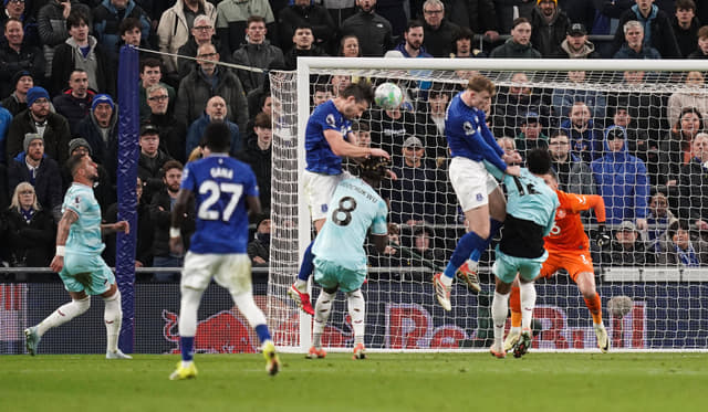 Tarkowski, Dewsbury-Hall Fire Everton Past Burnley To End Home Drought