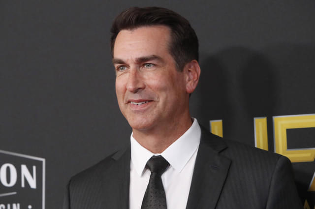 Rob Riggle’s 100-Foot Spanish Bay Putt Leaves Golf Fans Stunned