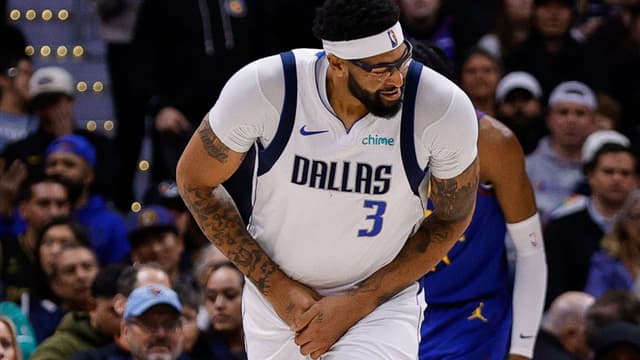 Anthony Davis Seemingly Sustains Injury Yet Again Vs Nuggets