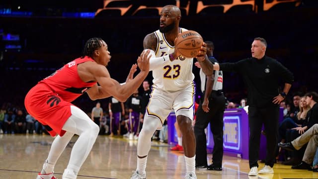 LeBron James Gets Stuffed By The Rim On Dunk Attempt