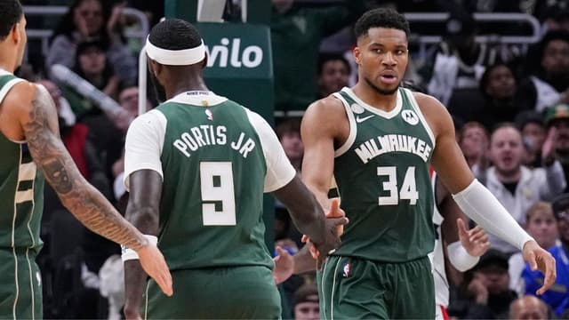 Bobby Portis Fails At Hyping Up An Uninterested Giannis Mid-Game