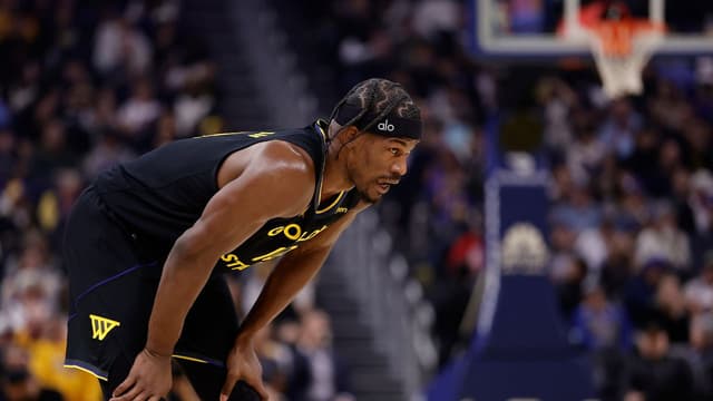 Jimmy Butler Heads To Locker Room After Knee Injury