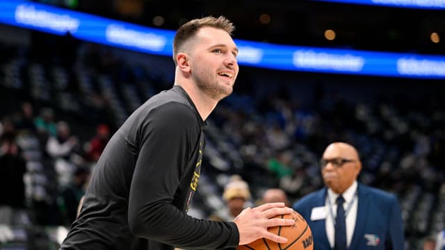 Luka Doncic Drains Stepback 3 For 12 Points In Nine Minutes Against Dallas