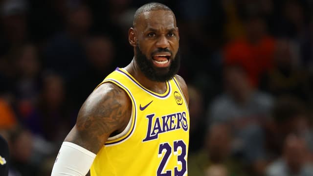LeBron James Demands Lakers Give Him The Ball More Mid-Game