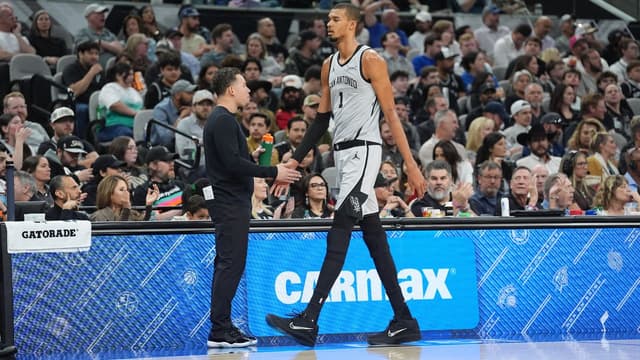 Victor Wembanyama Caught Refusing Help From Daniel Gafford