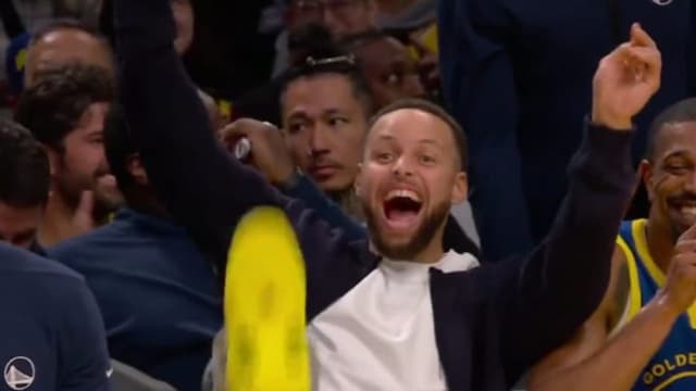 Steph Curry Goes Bonkers Over Gary Payton Jr's 3 Vs Lakers
