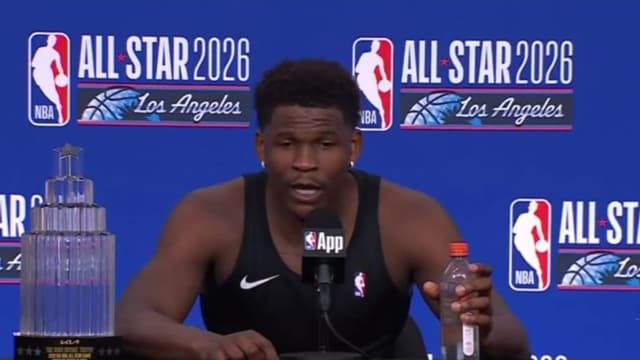 Anthony Edwards Shows Love To Former President Barack Obama