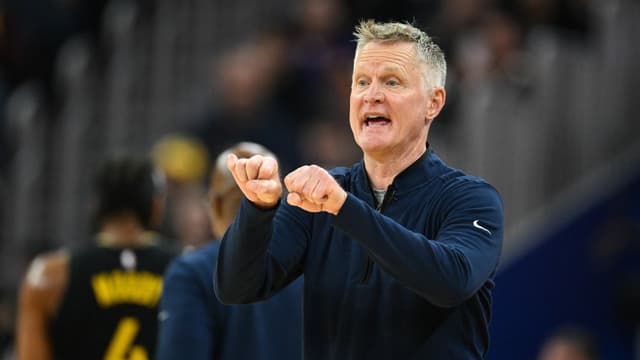 Steve Kerr Clarifies Steph Curry's 'Runner's Knee' Condition