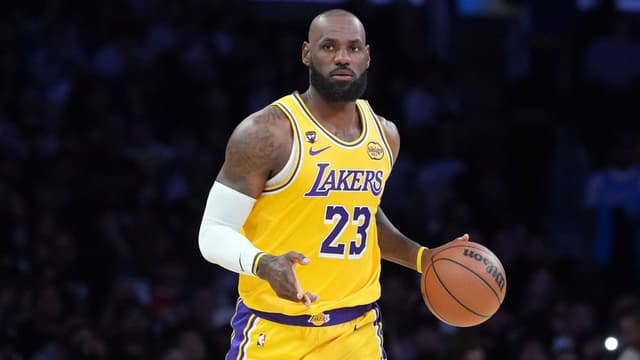 LeBron James Explodes At Refs For Missing Goaltend