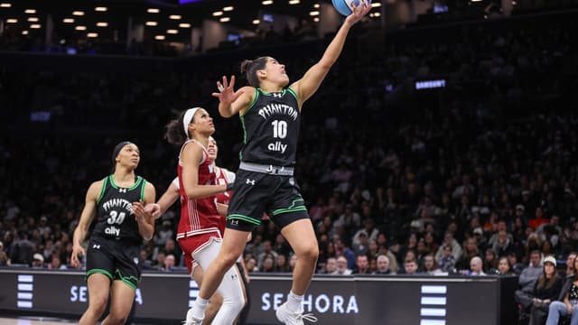 Fans Chant "Pay The Players" During Unrivaled Semifinals