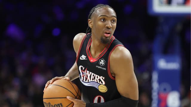Victor Wembanyama Swats Away Tyrese Maxey's Shot