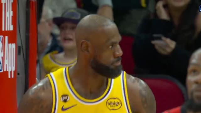 Lakers Edge Out Rockets In Western Conference Clash