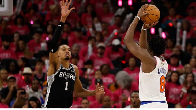 Knicks Win 105-95 In Comeback Vs The Spurs In Game 1