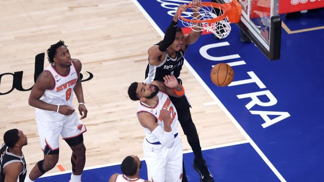Knicks Lead 64-57 At The Half Vs The Spurs In Game 3