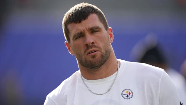 NFL Insider Reveals T.J. Watt Has ‘Tiny Hole’ in Lung, Likely Out vs. Dolphins