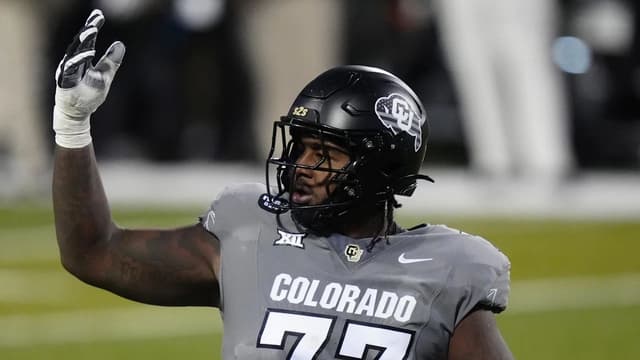 Texas Makes Late Push for Top Portal Tackle Jordan Seaton