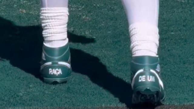 What’s the Meaning Behind Jalen Hurts’ “Raça De Um” Cleats?