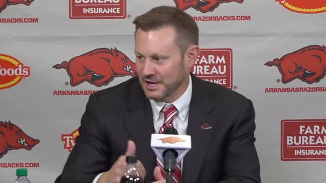 Arkansas HC Ryan Silverfield Wants Razorbacks to Play ‘With Hair on Fire’