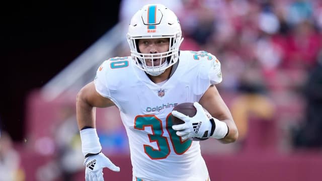 Dolphins Cut Team Captain Alec Ingold After Four Seasons